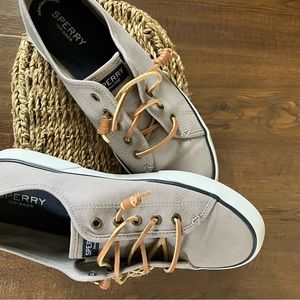 Sperry sneaker size 9